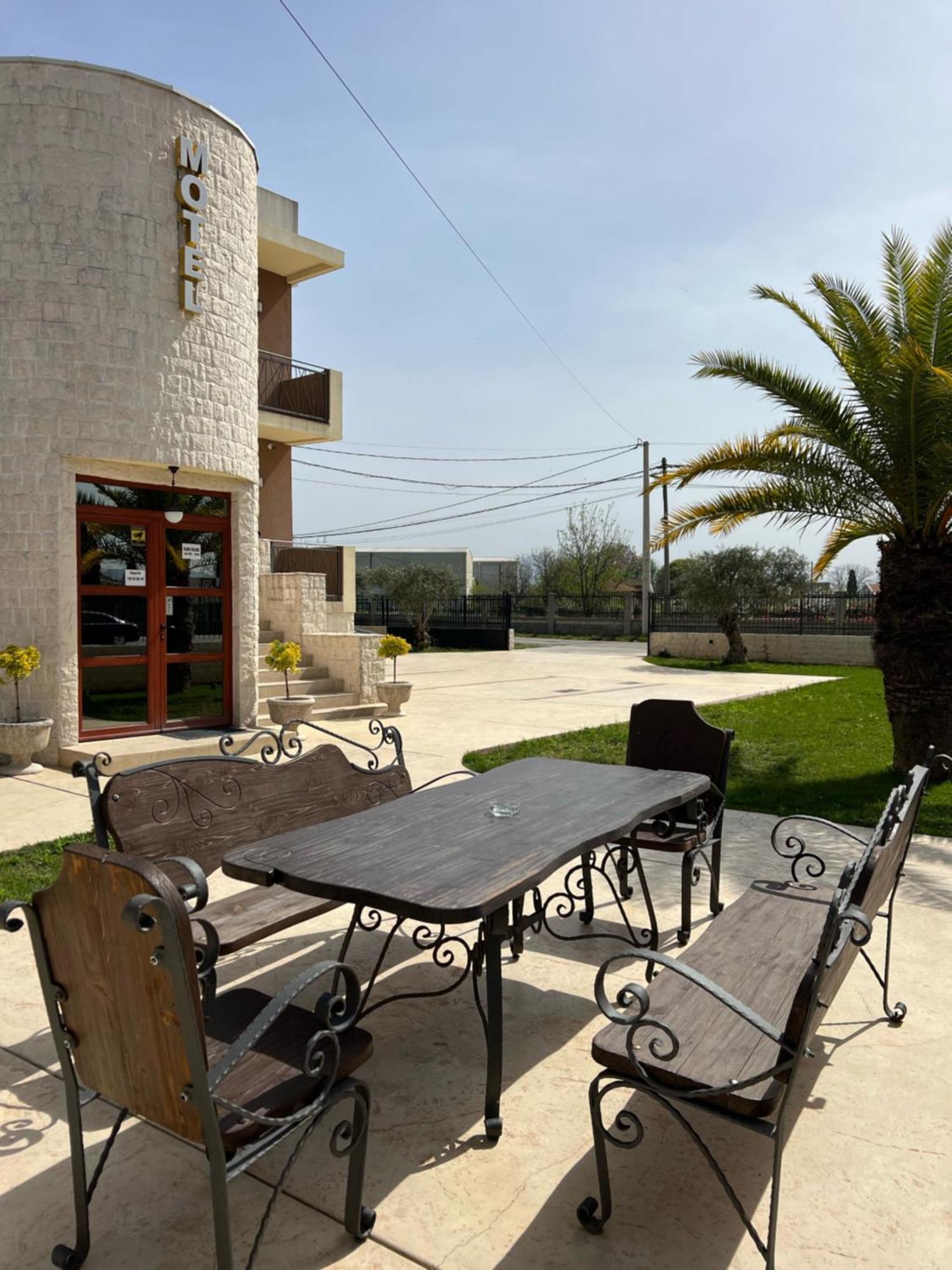Motel Zeta Lux Mitrovici  Exterior foto