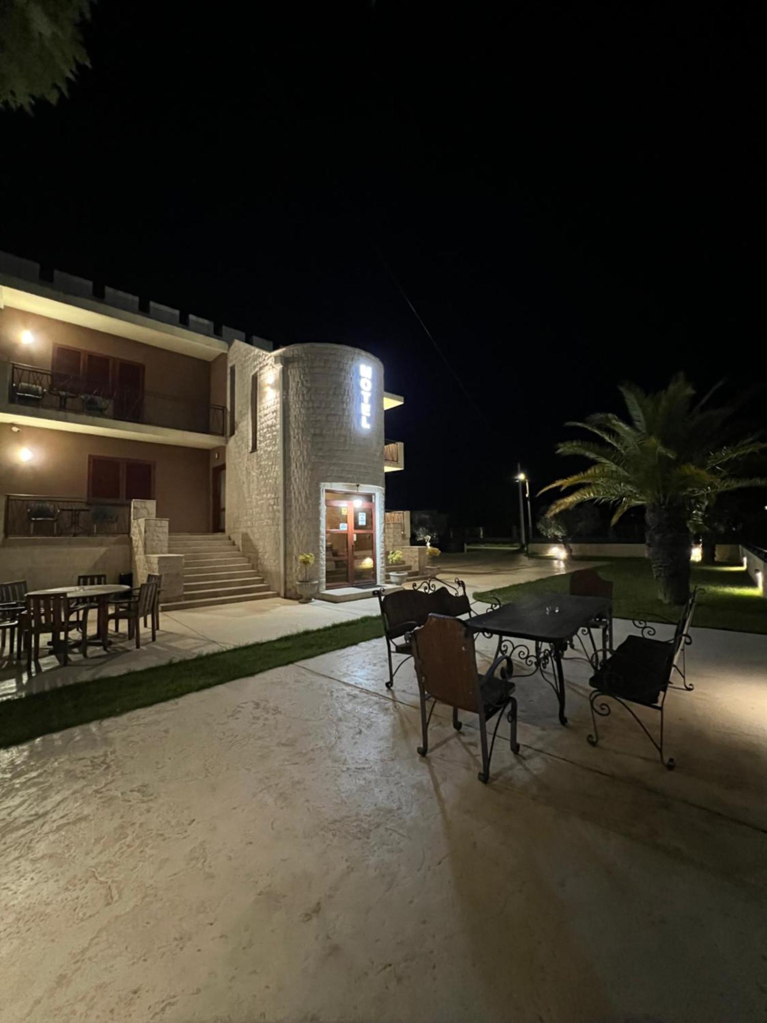 Motel Zeta Lux Mitrovici  Exterior foto